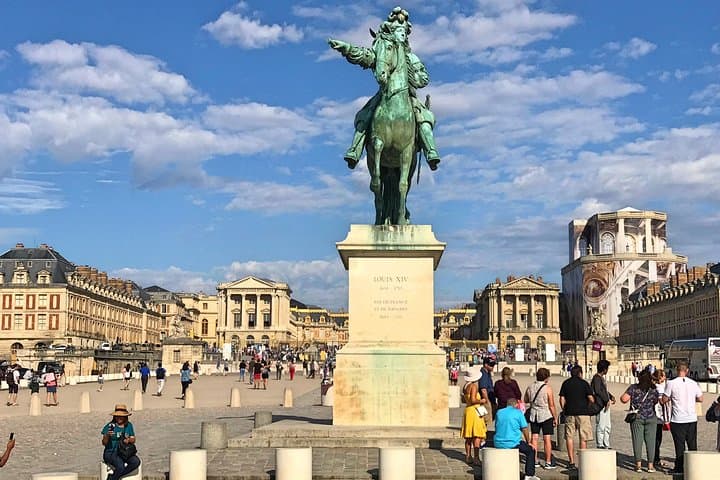 Versailles Small Group Guided Tour with Tranportation from Paris
