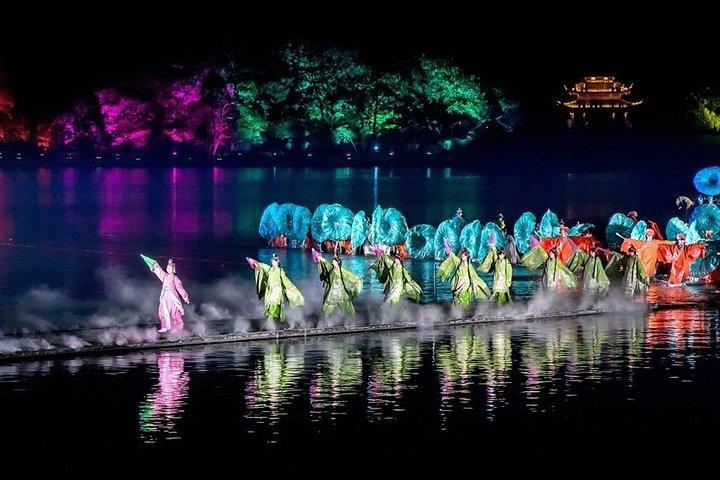 Excursão privada West Lake com passeio de barco e assento VIP no programa Enduring Memories Night Show