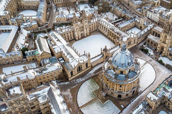 クリスマスランチ付きオックスフォード、コッツウォルズ、ストラトフォード・アポン・エイボンツアー