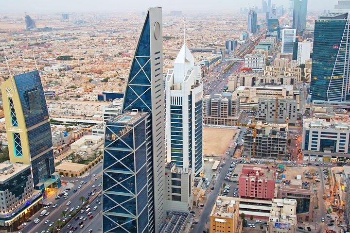 Lufthavnstransport: Riyadh Lufthavn RUH til Riyadh med forretningsbil