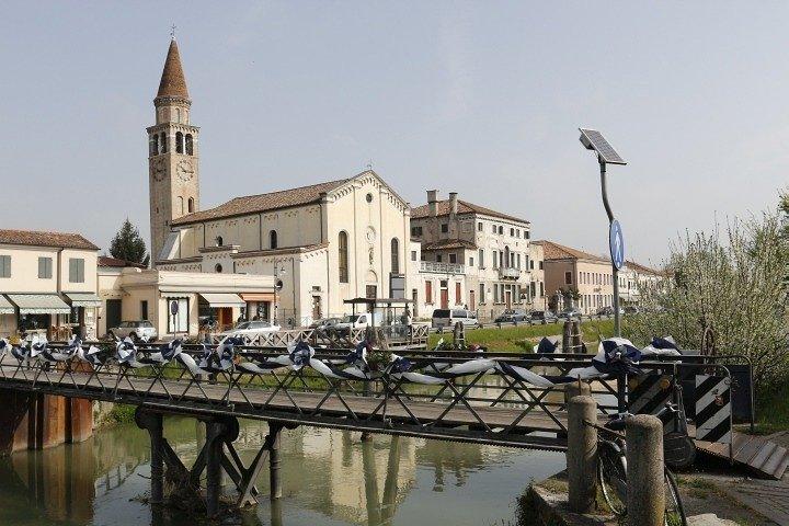 Private transfer, chauffeur service, from Venice Marco Polo airport to Mira