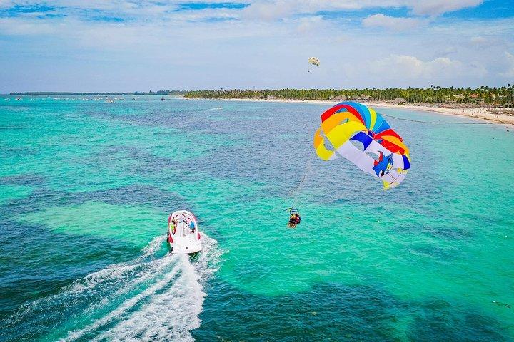 Punta Cana Combo: immersioni, parapendio, snorkeling e battello (mezza giornata)