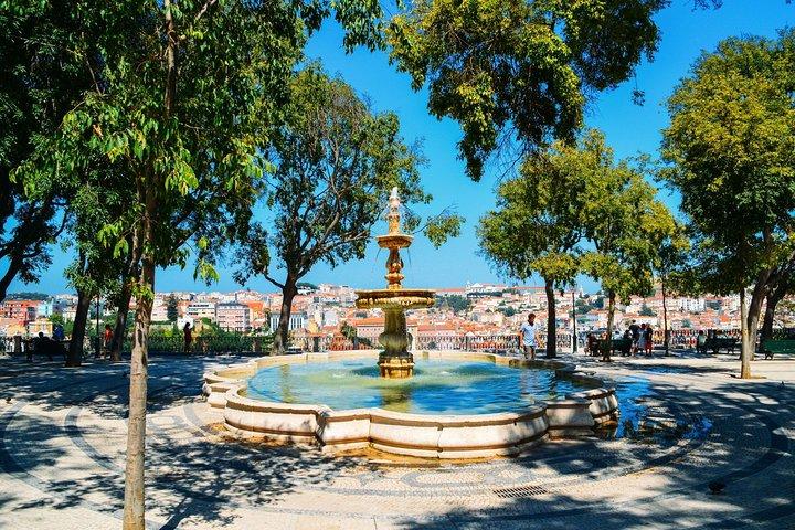 Arrival Transfer: Lisbon Airport LIS to Lisbon in Business Car