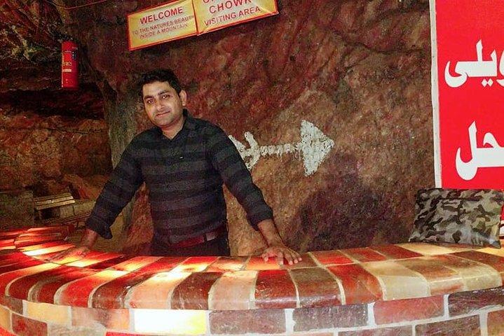 イスラマバードから:Khewra岩塩坑、Kallar Kahar、Katas Raj Templeの日帰り旅行