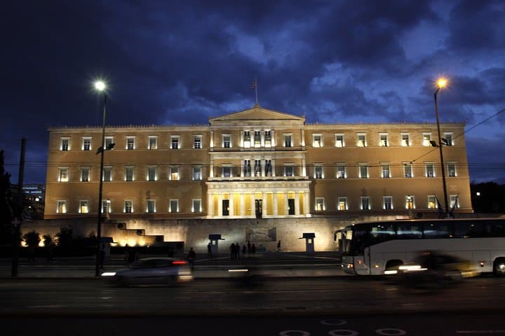 Enjoy Athens highlights in a Night Tour