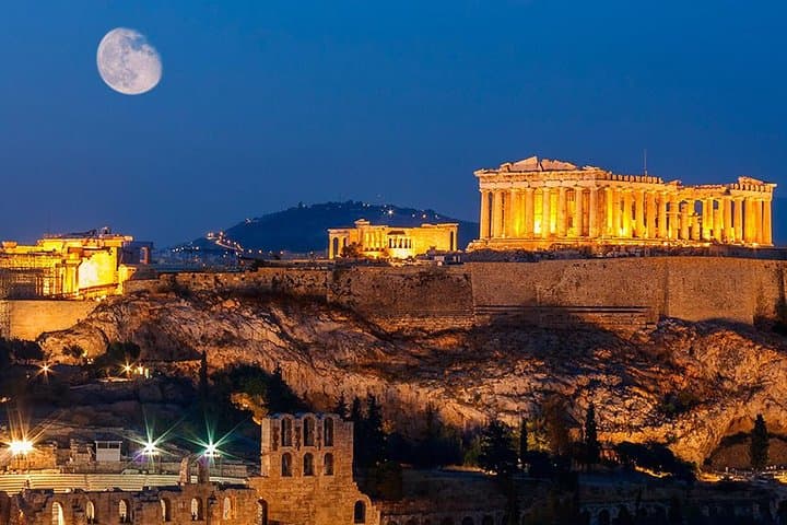 Enjoy Athens highlights in a Night Tour