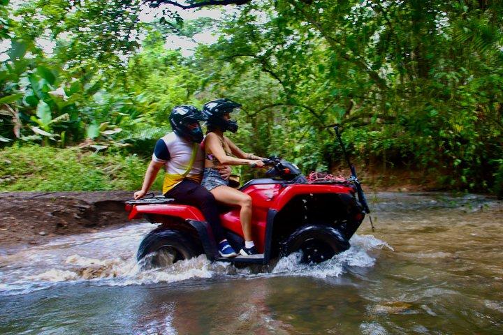 マヌエル アントニオ ATV オフロード熱帯雨林と滝ツアー