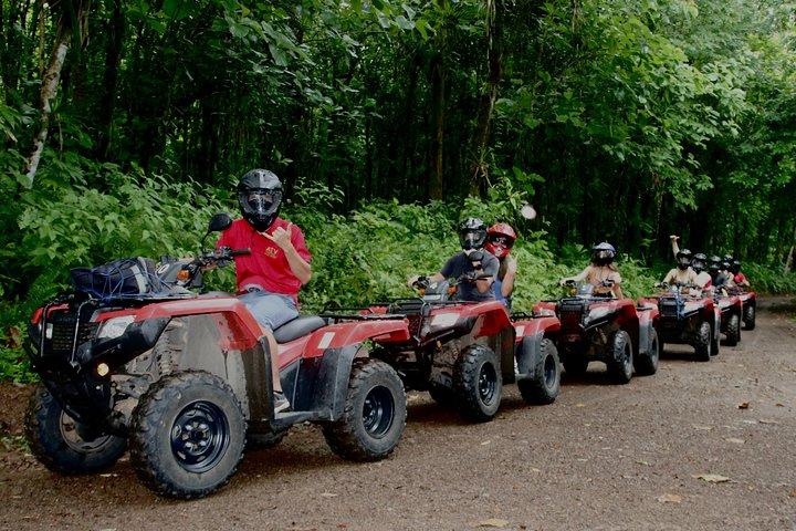 マヌエル アントニオ ATV オフロード熱帯雨林と滝ツアー