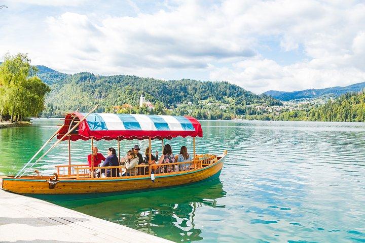 Lake Bled & Postojna-grottan på en dag | Privat resa från Ljubljana