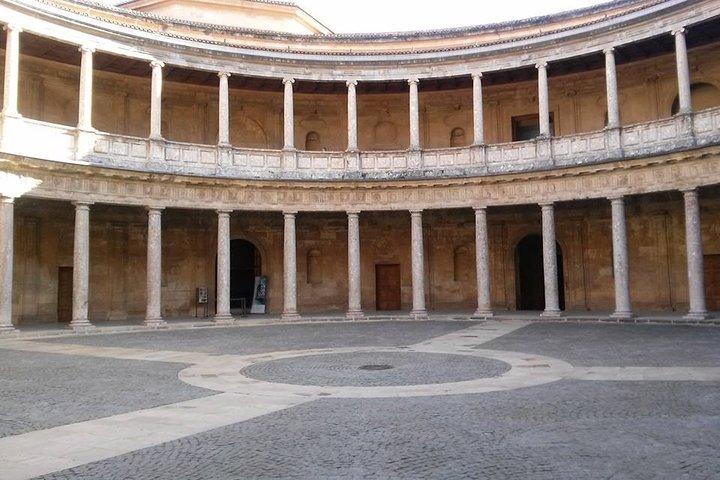 Andare ad Alhambra? Tour privato di 3 ore! Salta le lunghe file per visitare l'Alhambra