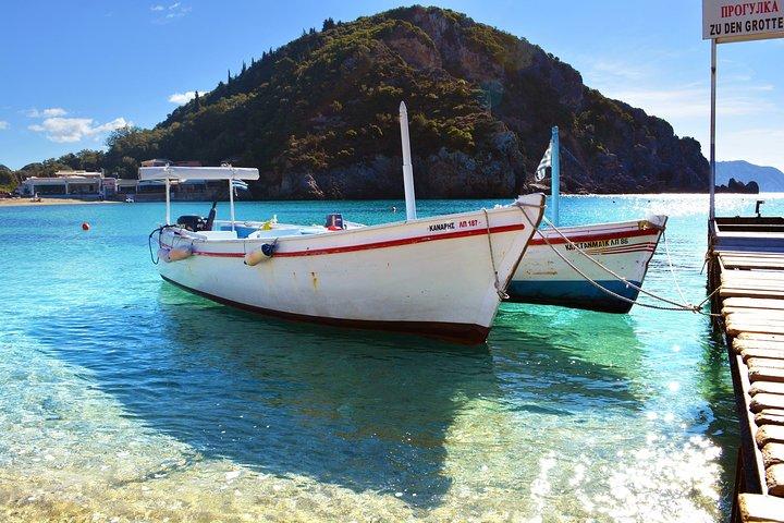 Excursão privada à praia de Palaiokastritsa e à vila de Lakwnes