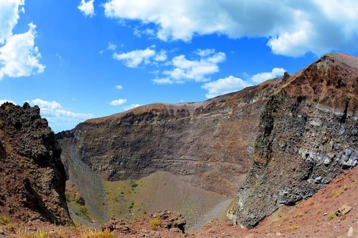 Vesuvius tour with wine tasting and light lunch