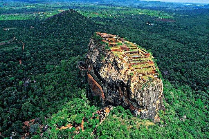 Excursion d'une journée de Kandy à Sigiriya avec un véhicule privé