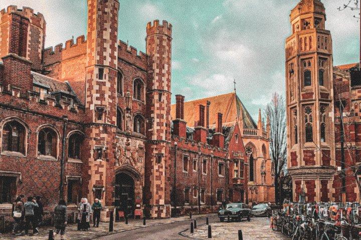 Cambridge's History & Secrets with Self-Guided Walking Tours