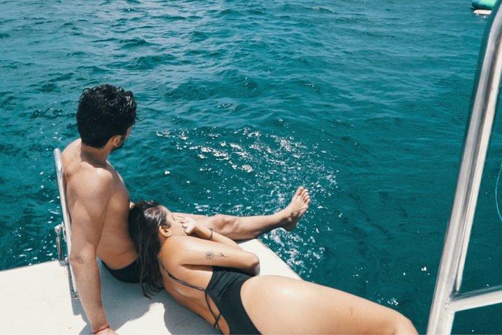 ランサローテ島:ランチとウォーター アクティビティを楽しめるラ グラシオーザ島クルーズ