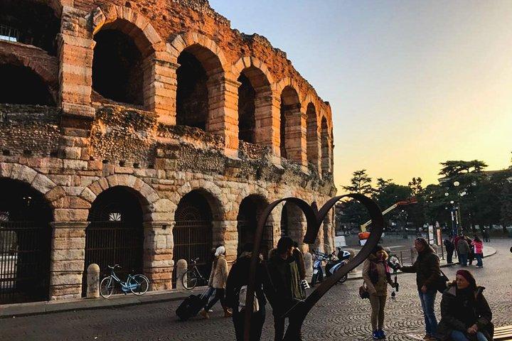 Highlights & Hidden Gems of Verona at Sunset com cabo