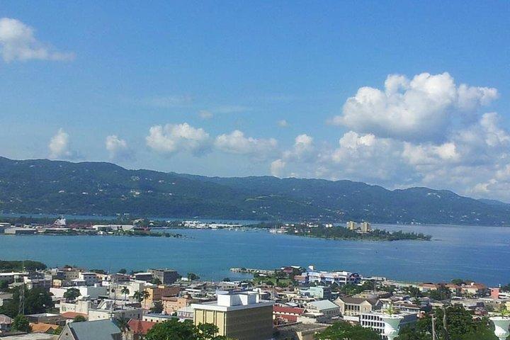 ファルマスショアエクスカーション:プライベートモンテゴベイシティツアー
