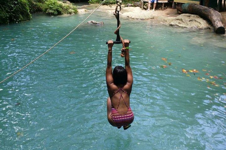 Tour di Blue Hole e Dunn's River Falls da Montego Bay