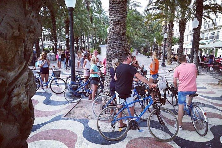 Tour en bicicleta (mínimo 2 personas para reservar)