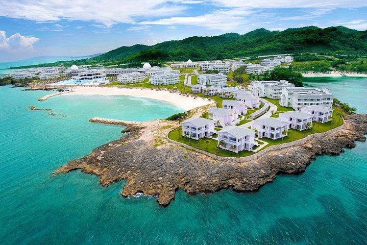 ジャマイカ(MBJ)空港からファルマスへのプライベートトランスファー