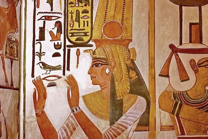 Private Guided Tour to Habu Temple, Valley of the Queens and Deir El Madina