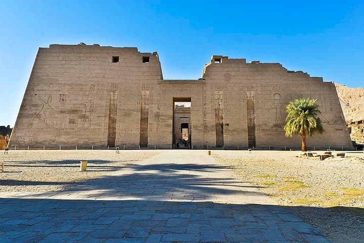 From Luxor: Habu Temple,Valley of the Artisans,Valley of the Queens-Private Tour