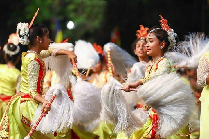 Kandy Esala Perahera - Dag 01 (2026 - Aug - 18)