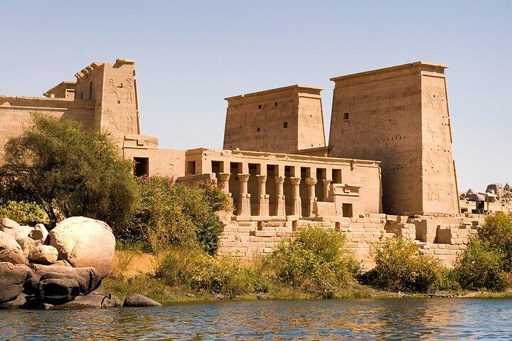Assouan: visite privée de l'obélisque inachevé, du haut barrage et du temple de Philae en bateau