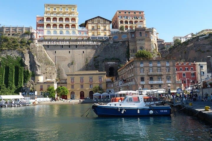 Private transfer from/to Naples to/from Sorrento with Hotel pick-up and drop off