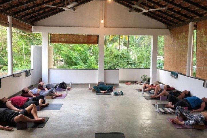 lezione di yoga Sri Lanka - Yin riparativa