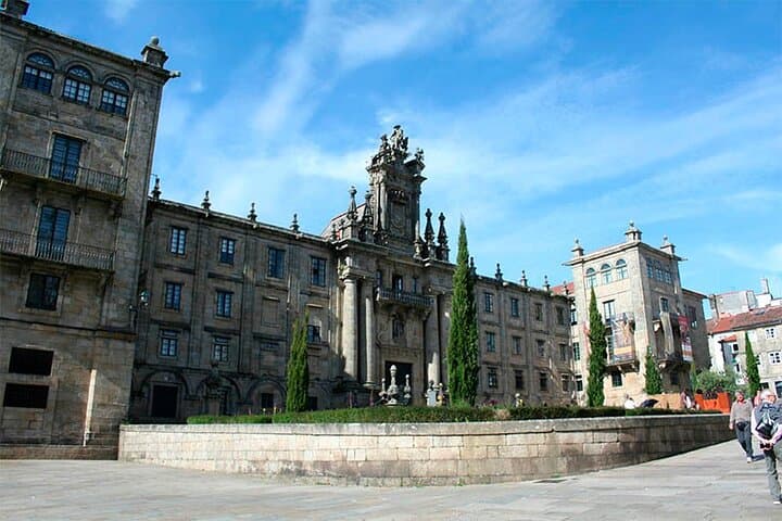 Guided Tour Historic Town with Official Guide