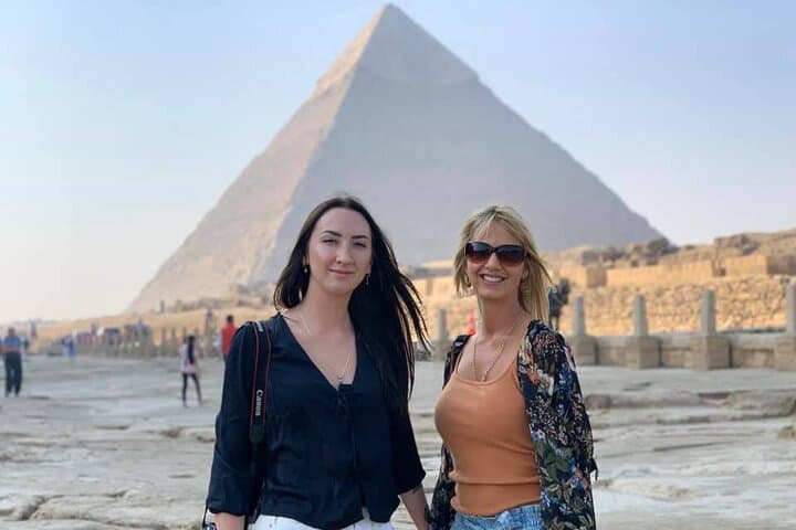 All inclusive Giza Pyramids, Sphinx, GEM Museum, lunch by flight