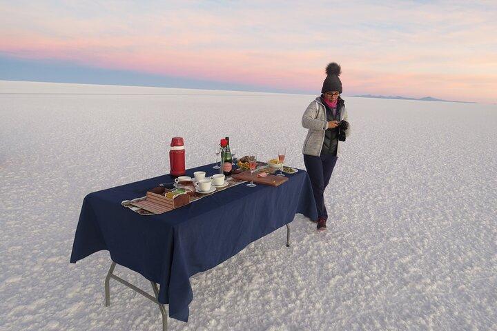 Uyuniのプライベート3日間ツアーUyuni Salt FlatsとTaykaホテル