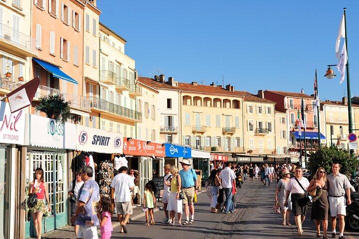 Saint-Tropez y Port Grimaud Day desde Niza Tour en grupo pequeño