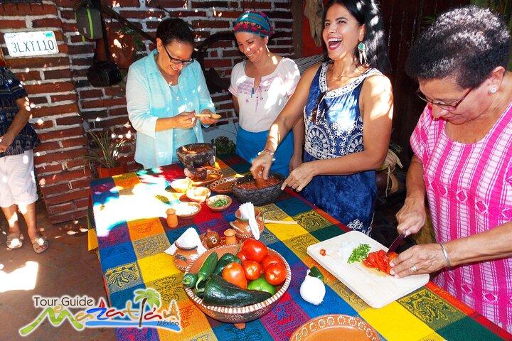 Salsa og Tortilla ved El Quelite Village Private Vehicle