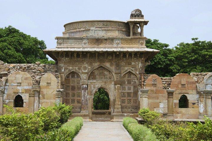 Champaner-Pavagadh Archaeological Park日帰り旅行(アーメダバードからのガイド付きカーツアー)
