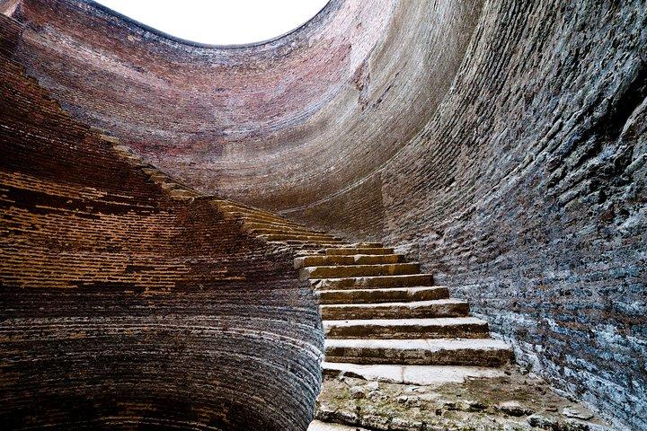 Champaner-Pavagadh Archaeological Park日帰り旅行(アーメダバードからのガイド付きカーツアー)