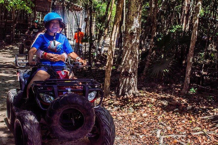 Tour in ATV, zipline e cenote da Playa del Carmen con LunchBal