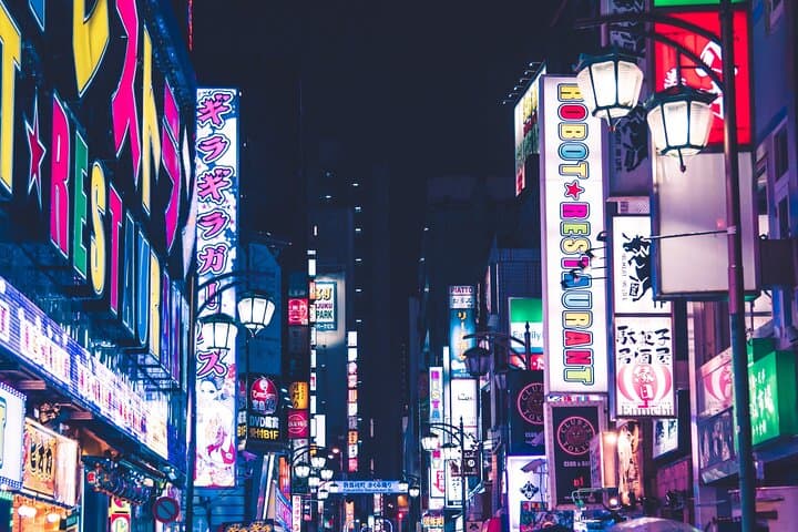 Private Shinjuku Nightlife Walking Tour & Golden-Gai Bar Crawl