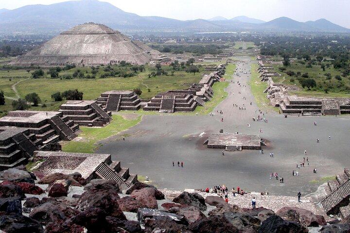 Privat tur: Teotihuacan-pyramiderne og Guadalupe-helligdommen med frokost