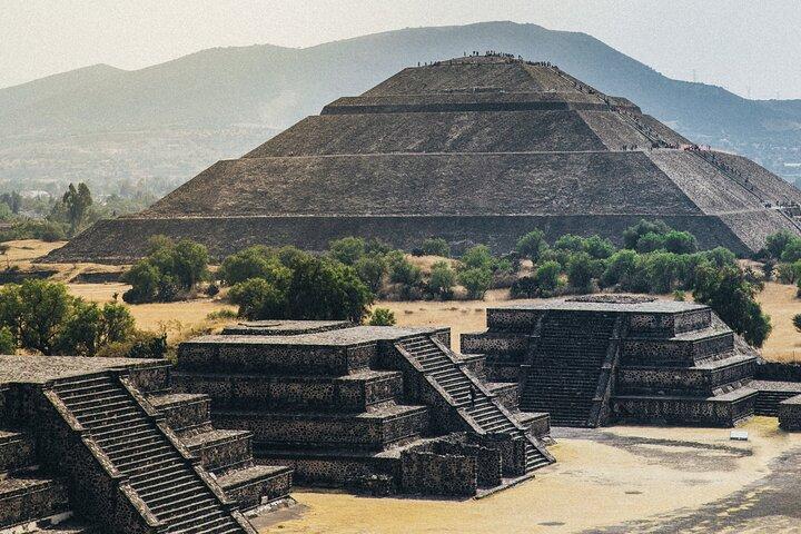 Privat tur: Teotihuacan-pyramiderne og Guadalupe-helligdommen med frokost