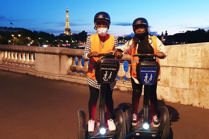 Segway by night ! Illuminated Paris