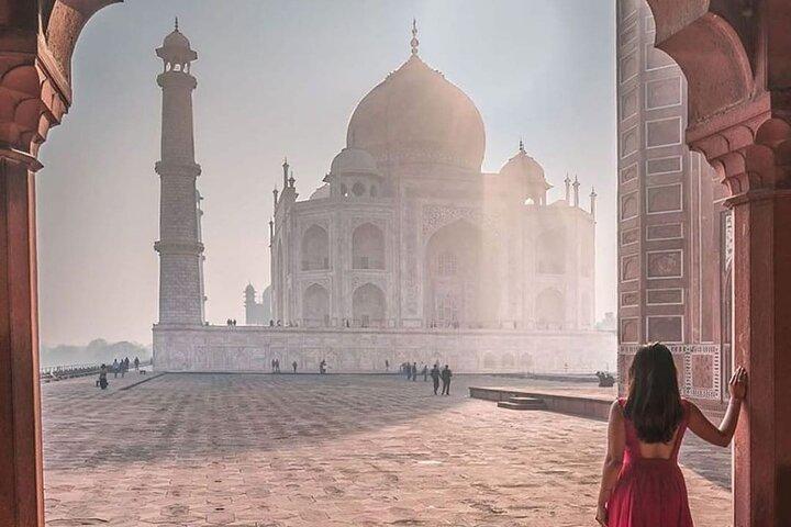 Full-Day Private Ethnic Wear Photoshoot Tour in Agra
