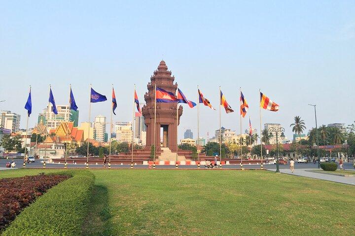 A Day Trip Sightseeing of Phnom Penh With Private Tour Guide