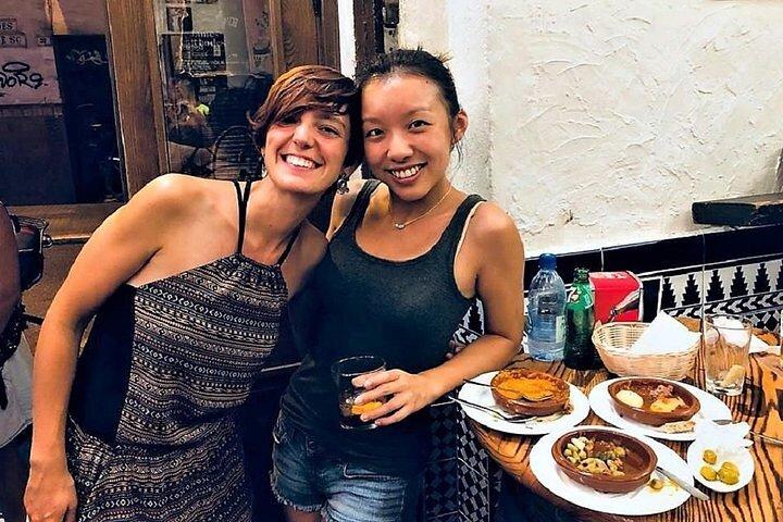 Tour de vinos y tapas tradicionales de Sevilla
