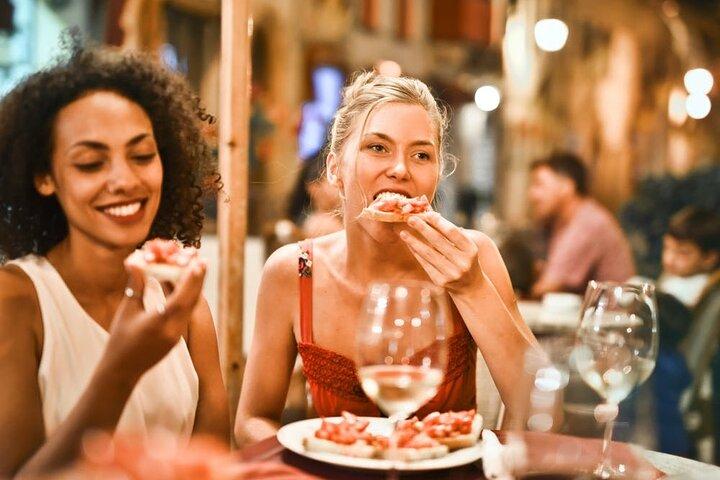 Tour de vinos y tapas tradicionales de Sevilla