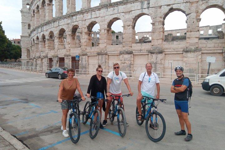 Pola mette in evidenza l'avventura in bicicletta