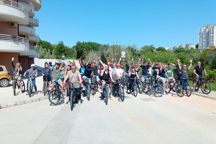 Pola mette in evidenza l'avventura in bicicletta