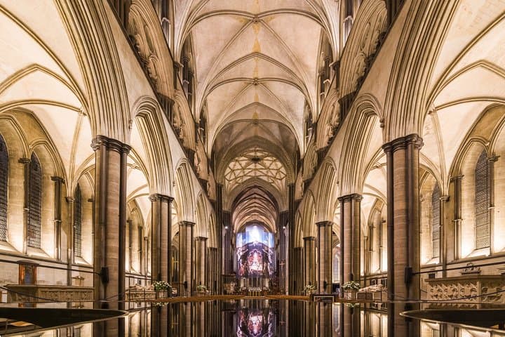 Stonehenge and Salisbury Cathedral Private Tour from Southampton