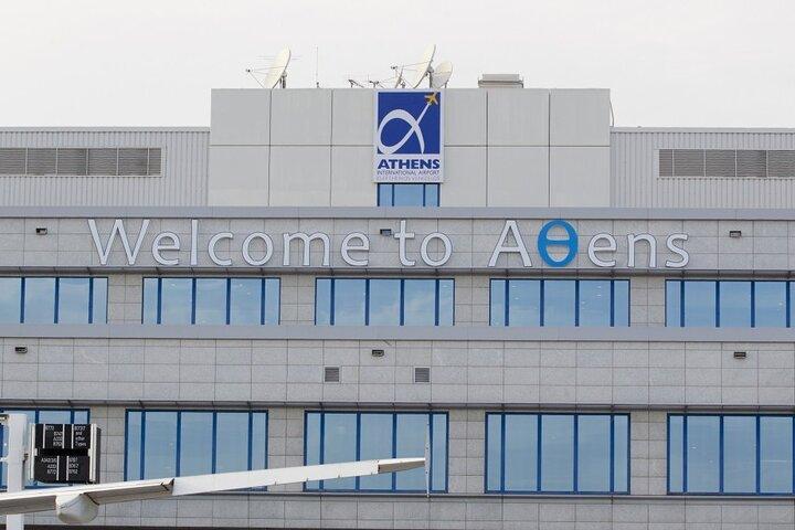 アテネ空港到着プライベートトランスファー。 メルセデス・ブラック・ビークルズ!
